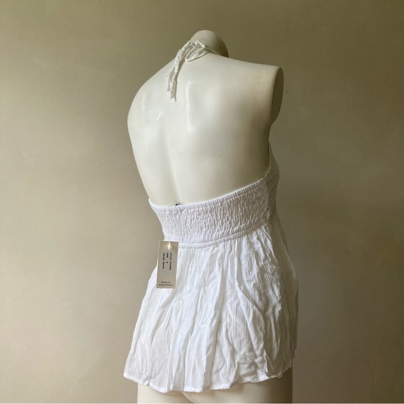 Sim & Sam | Lace Crochet Macramé Tie Halter Top - Picture 3 of 8